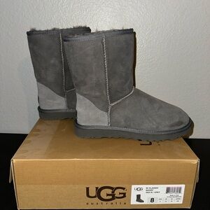 New in box. Womens 8. Ugg classic short boot in grey.